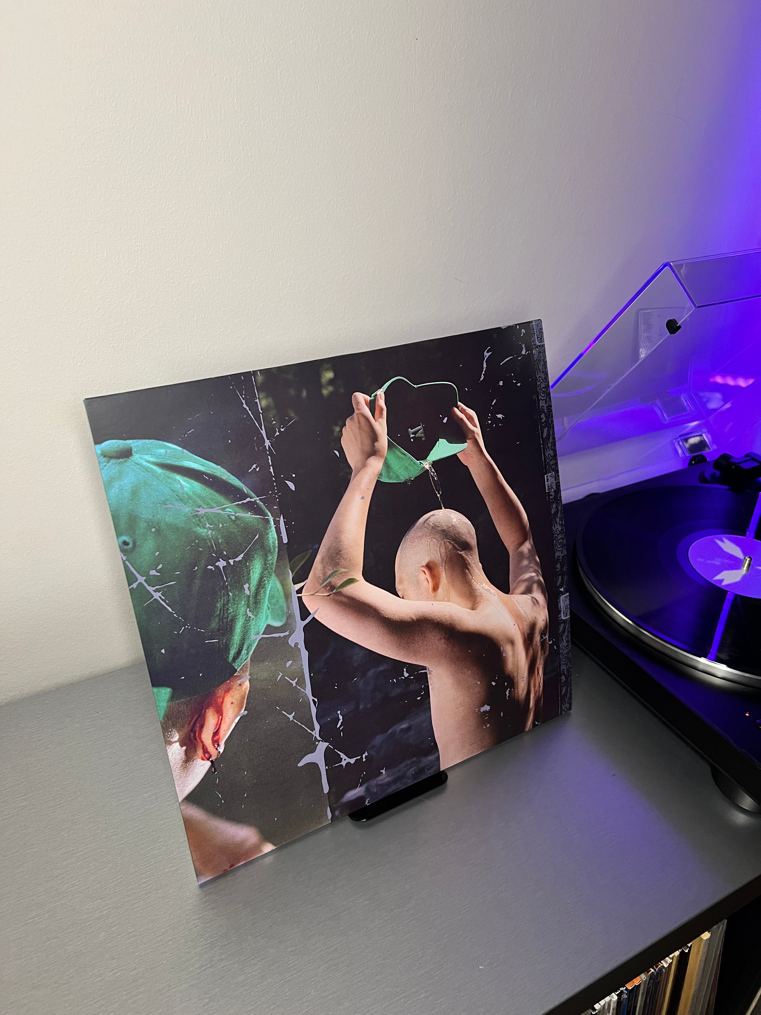 Cover of the vinyl record Tzusing - Green hat (绿帽), available at Rekorder.cz